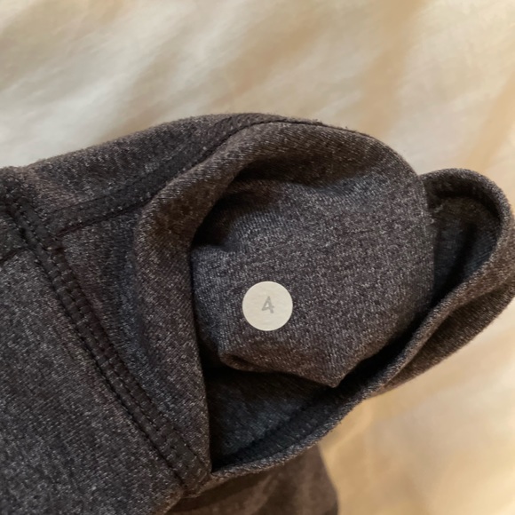 High rise Gray Lululemon leggings with pockets! Size 4, with string ties. - Picture 5 of 9